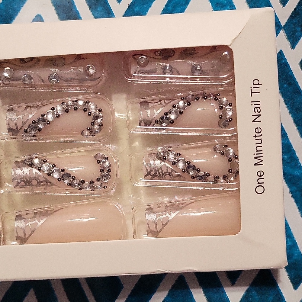 Press on nails - Picture 11 of 12